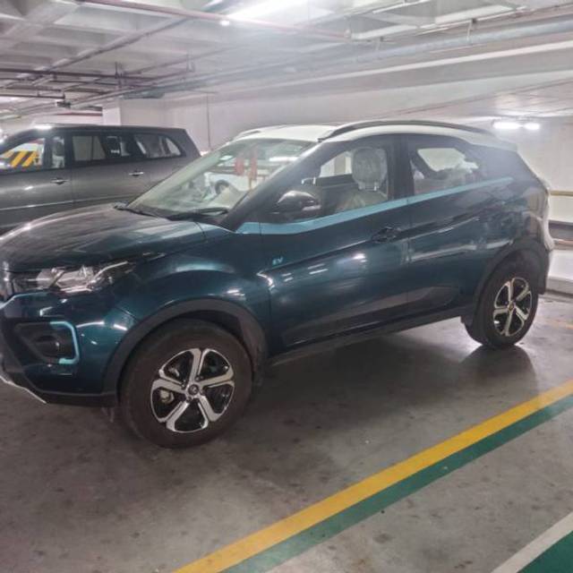 https://images10.gaadi.com/usedgaadi-sellcar/UsedCar/62c47d7a-178d-447f-8b49-0c323ee6cd63/e574ce1f-6261-4806-ab69-a7d988c9f4c4.jpeg?imwidth=6401