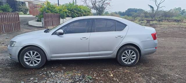 https://images10.gaadi.com/usedgaadi-sellcar/UsedCar/62e82aea-41c2-4aa8-895b-a841249d5c88/25854369-69d8-4513-b25f-a47f4050706a.jpg?imwidth=6402