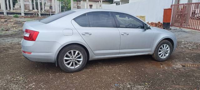 https://images10.gaadi.com/usedgaadi-sellcar/UsedCar/62e82aea-41c2-4aa8-895b-a841249d5c88/8713dccb-4408-4590-9fe3-617d5c58f78d.jpg?imwidth=6400