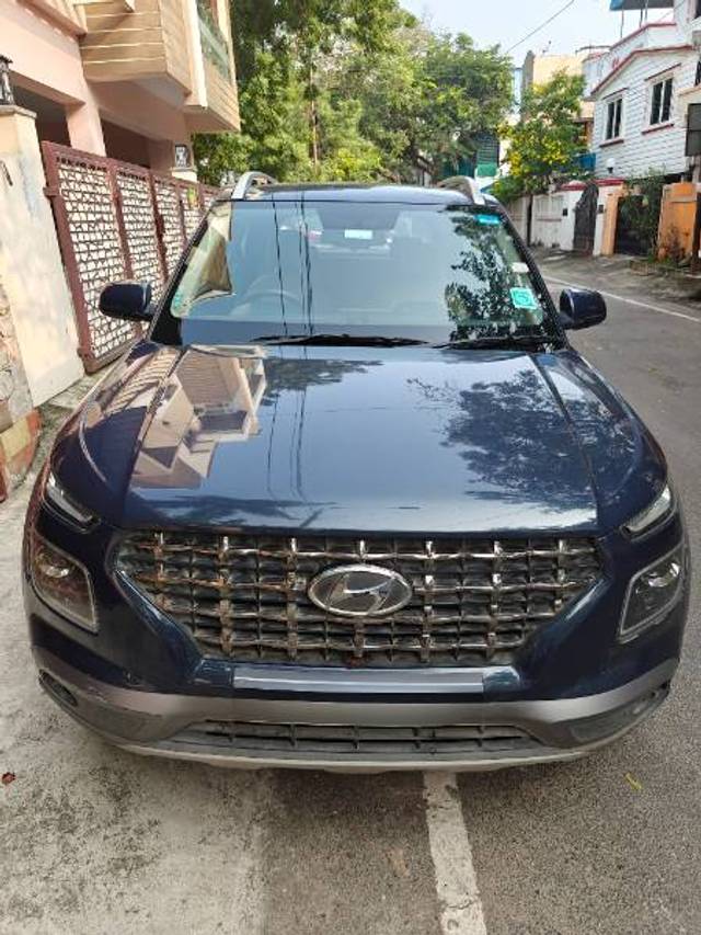 https://images10.gaadi.com/usedgaadi-sellcar/UsedCar/62ea947b-b268-464c-acfb-00e71105881c/927ab9b4-dc07-4b0e-9a47-a380bb6edb81.jpg?imwidth=6400