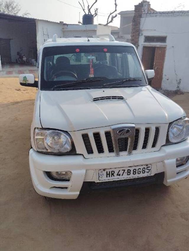 https://images10.gaadi.com/usedgaadi-sellcar/UsedCar/630994e1-8846-4901-853e-5065e99ded6f/bc852ee5-aa64-41bd-bb4e-45625d5096b9.jpg?imwidth=6400