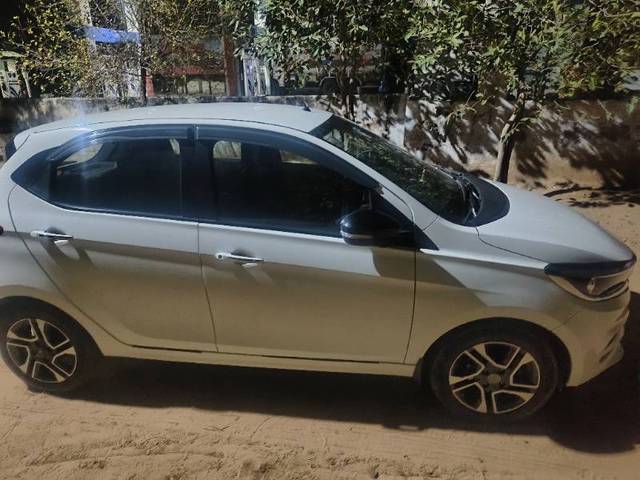 https://images10.gaadi.com/usedgaadi-sellcar/UsedCar/6346872a-5110-48ad-8e90-701ffd5ee685/e25d3fd8-75ab-4ac9-b40f-e55a75d39a86.jpg?imwidth=6401