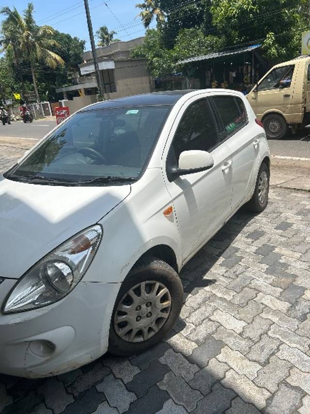 https://images10.gaadi.com/usedgaadi-sellcar/UsedCar/6399adfe-1d17-4df5-b9ea-fe5f43c24d93/e4bd37f6-f97e-4622-b8a2-b249d630c15d.jpeg?imwidth=6400