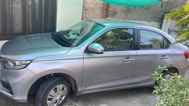 https://images10.gaadi.com/usedgaadi-sellcar/UsedCar/639a9868-8887-4cc8-9f08-9a18a74d984e/b538ab75-bf70-4818-9362-c4007ad96580.jpg?imwidth=6402
