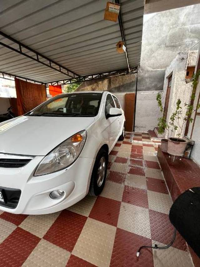 https://images10.gaadi.com/usedgaadi-sellcar/UsedCar/63de8a43-3924-4df5-ae58-4e0ca7371f2b/5e94533b-6c71-4f5f-99bc-126bad0a8f16.jpg?imwidth=6401