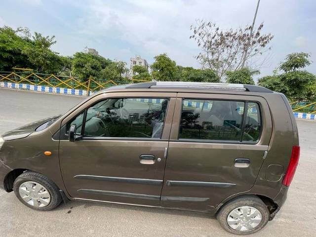 https://images10.gaadi.com/usedgaadi-sellcar/UsedCar/6446a605-0f09-4df9-b4ed-a116af190a92/7538e97f-c783-4980-8f0f-f35fffa66d3a.jpg?imwidth=6402