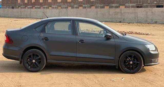 https://images10.gaadi.com/usedgaadi-sellcar/UsedCar/64b02da4-f555-48fc-b99c-6423ae7edb96/2c39086c-e559-4ad0-bf70-c39d734ea5ac.jpeg?imwidth=6401