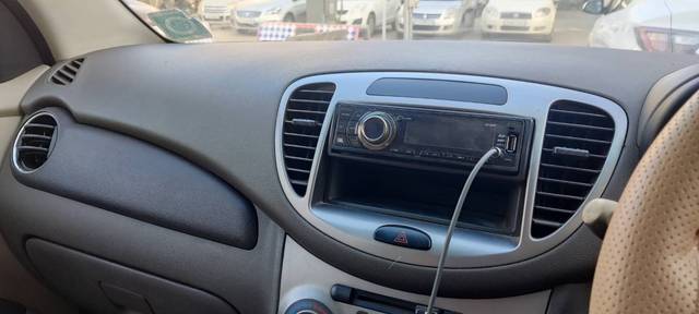 https://images10.gaadi.com/usedgaadi-sellcar/UsedCar/64f61867-d140-455a-a4e8-b1f2895bc32f/44c98269-aa11-4601-8444-cf49503c81a4.jpg?imwidth=6402