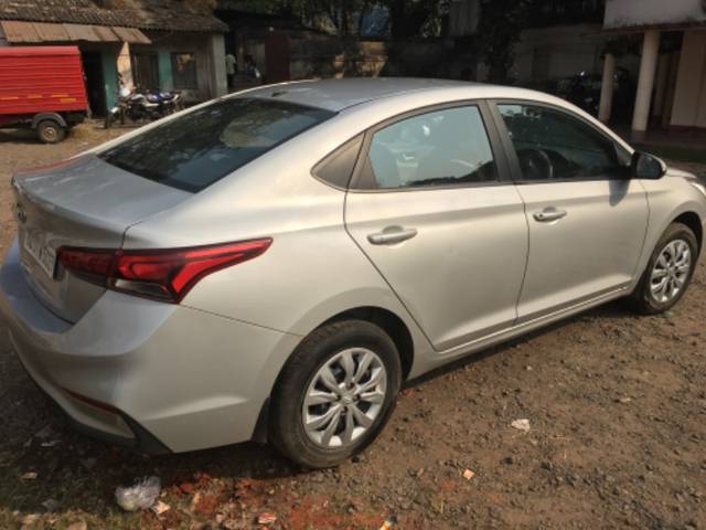 https://images10.gaadi.com/usedgaadi-sellcar/UsedCar/64ffef7c-fcf1-4974-ba22-45a40b993dd6/6dc95315-eca2-40f7-96b1-613dbed5737a.jpeg?imwidth=6401