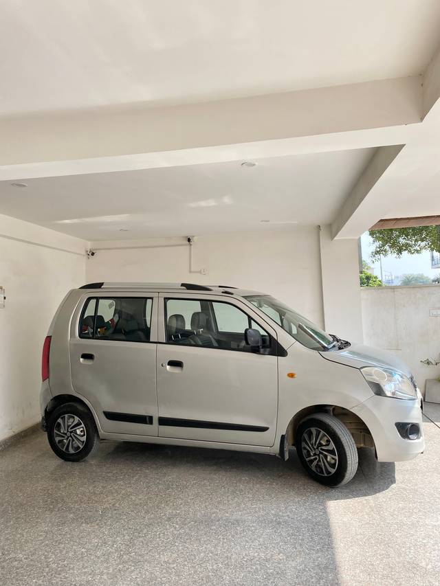 https://images10.gaadi.com/usedgaadi-sellcar/UsedCar/6507c342-11d8-4288-9ecd-fcef497b11c5/691def52-3427-4ce1-a687-96e3ab6cc027.jpeg?imwidth=6401