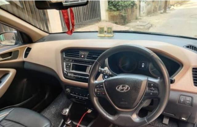 https://images10.gaadi.com/usedgaadi-sellcar/UsedCar/6568a3e2-f5ca-4081-940f-05dbd1989cfc/224663f5-5099-41da-bf70-f301c41c9f5c.jpg?imwidth=6402
