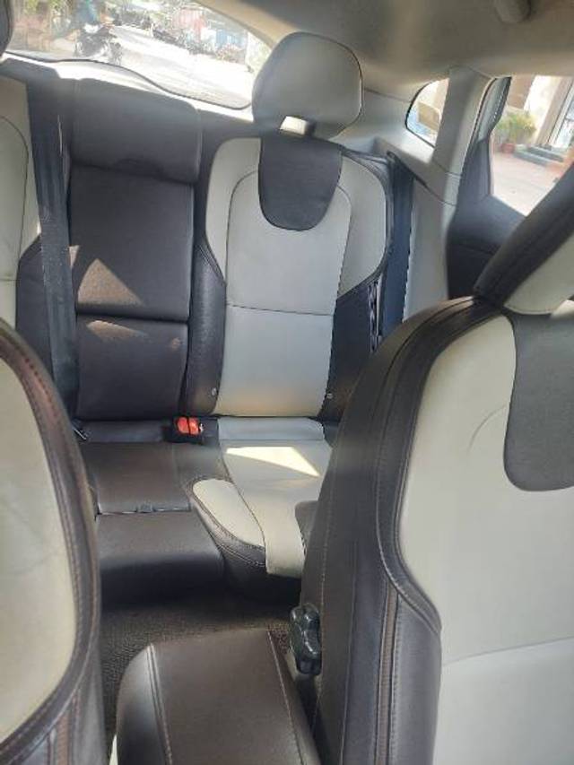 https://images10.gaadi.com/usedgaadi-sellcar/UsedCar/65a93617-4912-4418-ab7a-a8ac08758390/73ee3d5f-a8e6-4801-a431-4135bcea97e4.jpg?imwidth=6401