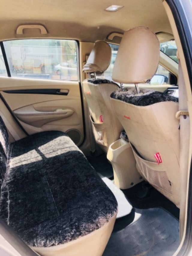 https://images10.gaadi.com/usedgaadi-sellcar/UsedCar/65b9e499-a9c8-4ec7-ab17-5f4f09818ba0/d26bb0d9-f4ee-4735-a51f-4c8637b1f9bc.jpeg?imwidth=6401