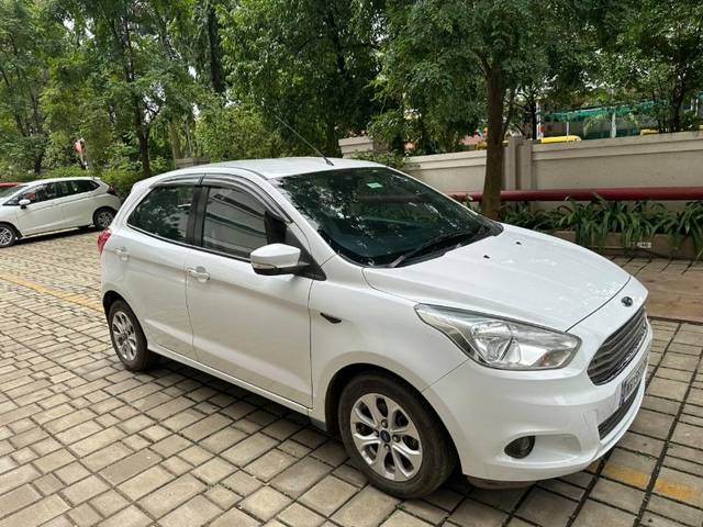 https://images10.gaadi.com/usedgaadi-sellcar/UsedCar/65cad516-f5c2-4f7c-8739-797acdde8c88/5c0bd98a-be9b-485f-bac9-820daa93e7ad.jpeg?imwidth=6400