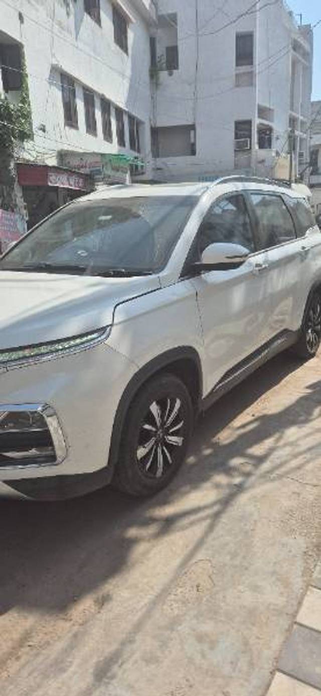 https://images10.gaadi.com/usedgaadi-sellcar/UsedCar/65d46199-65bd-4b1d-9f2e-901fe13b659e/b7dc7df3-c281-4384-a591-853a370274ba.jpg?imwidth=6400