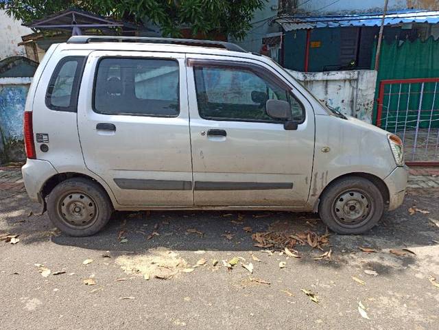 https://images10.gaadi.com/usedgaadi-sellcar/UsedCar/65d81733-8716-42a0-bd7e-7cc463b2acde/ded871a8-71e5-4f6a-a713-7913df21b901.jpg?imwidth=6401