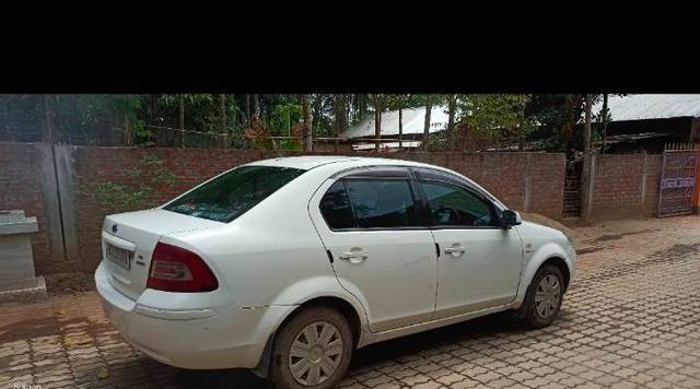 https://images10.gaadi.com/usedgaadi-sellcar/UsedCar/66374ee2-1c98-4214-8879-2e1604574288/a952b476-63a2-4b73-90d8-f9418c66d5a1.jpg?imwidth=6401