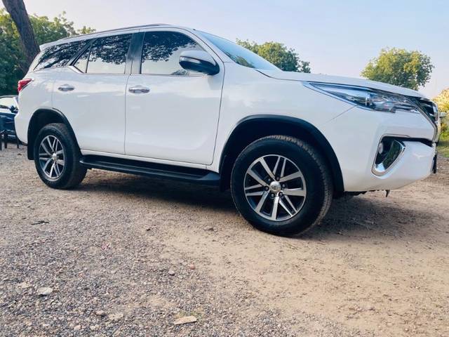 https://images10.gaadi.com/usedgaadi-sellcar/UsedCar/6683e63c-775a-4f66-bea7-fc2b44936487/5e846d34-16a7-4db1-be08-d60d3e45212c.jpeg?imwidth=6400