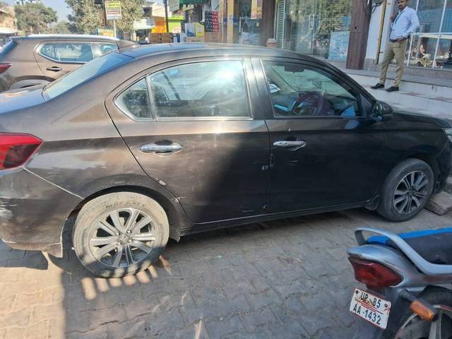 https://images10.gaadi.com/usedgaadi-sellcar/UsedCar/6701751a-3f39-4b99-a07e-3548fcd444c2/c1d14264-f7b4-41cd-a89d-8aac9dd1c1e4.jpg?imwidth=6402