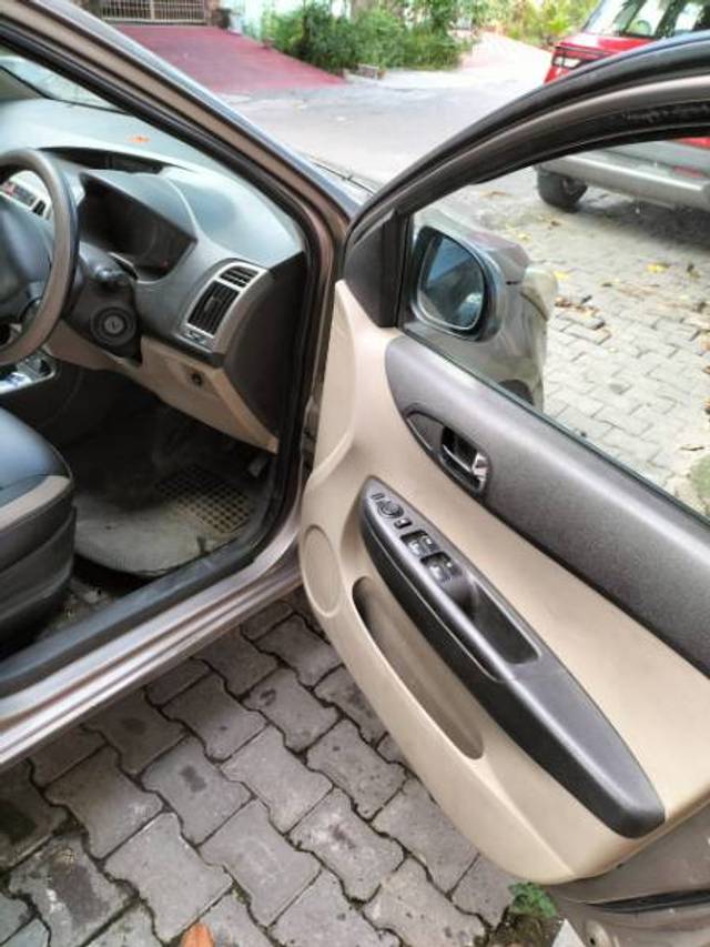 https://images10.gaadi.com/usedgaadi-sellcar/UsedCar/6702016b-6a8c-4c03-ac32-d1f5d2ebb50c/6a504db3-a98f-44fc-b60c-2c9cabc1c426.jpg?imwidth=6402