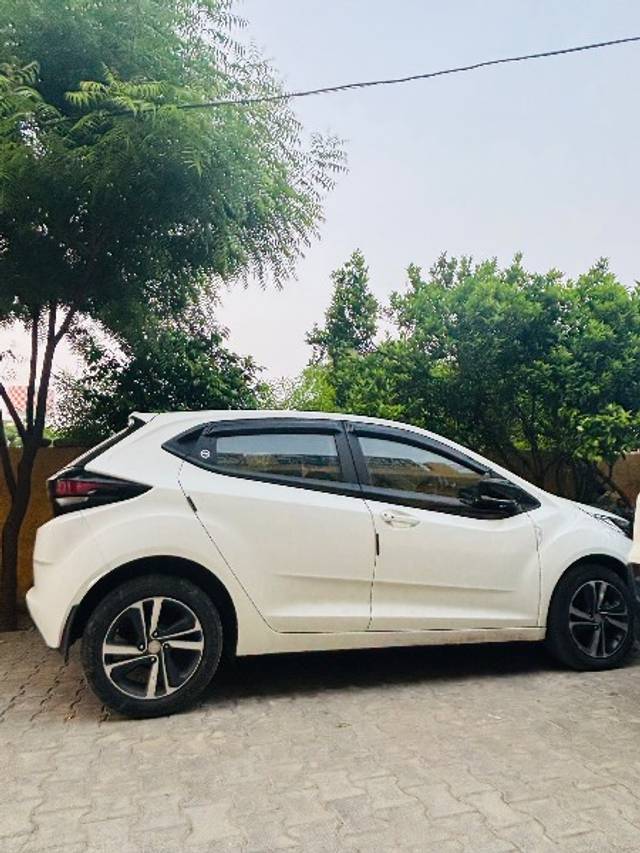 https://images10.gaadi.com/usedgaadi-sellcar/UsedCar/67129718-5da4-41ac-8829-a457979418d7/5739f9d6-f22f-4673-9169-9cbd0f8555bd.jpg?imwidth=6400