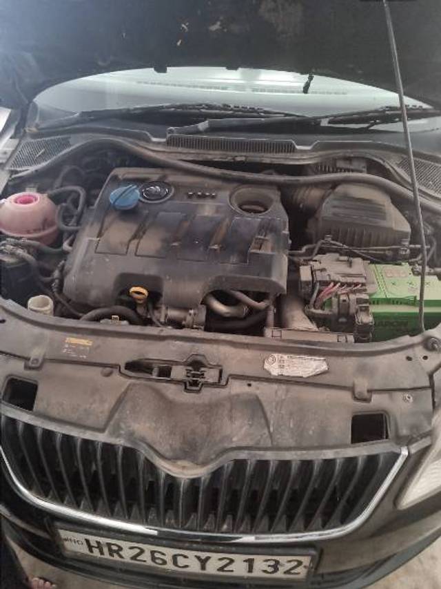 https://images10.gaadi.com/usedgaadi-sellcar/UsedCar/67237f45-5e88-44bb-96f8-3924046e4862/279aa48d-df7b-4107-944a-40ac5f2a6310.jpg?imwidth=6401