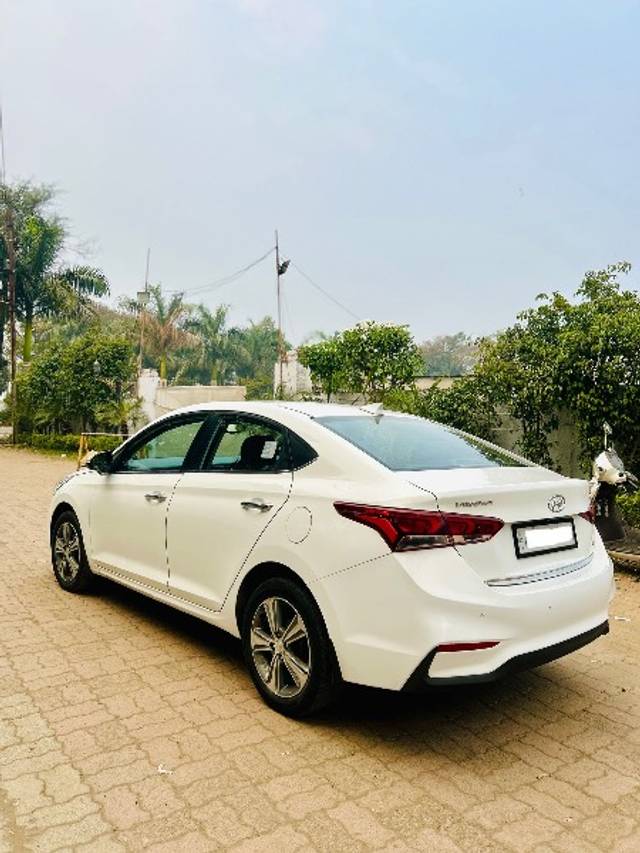 https://images10.gaadi.com/usedgaadi-sellcar/UsedCar/6726def4-b6e9-473e-a24f-346ba3e2c228/fa117596-ec12-4b64-8c33-be51d073dff6.jpg?imwidth=6401