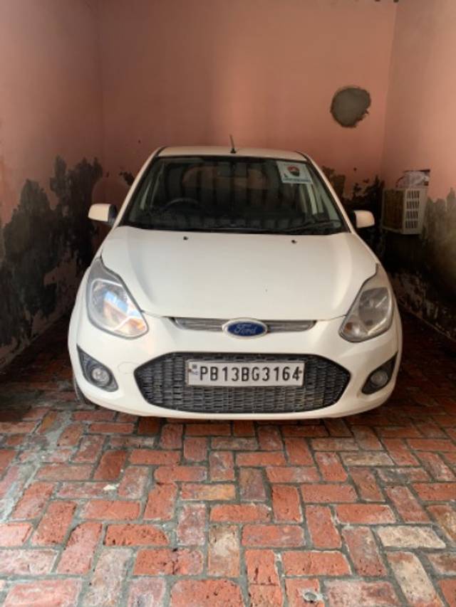 https://images10.gaadi.com/usedgaadi-sellcar/UsedCar/674ff649-0035-469b-932f-753b9f8ee26e/7fe535ce-5c5f-4687-a154-891c9423d4f3.jpeg?imwidth=6400