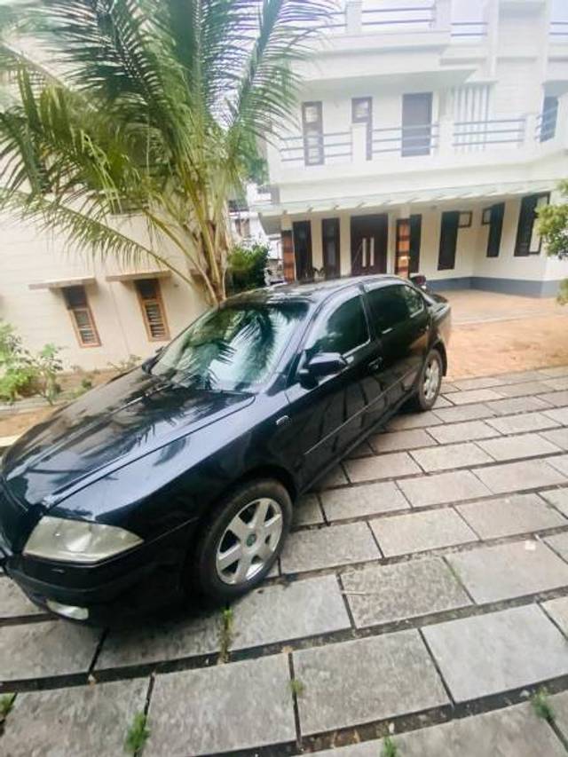 https://images10.gaadi.com/usedgaadi-sellcar/UsedCar/6803666c-775f-49ad-8223-6800b4ff5d05/3034e377-37a9-4273-8a81-2968ce3a69f8.jpg?imwidth=6400