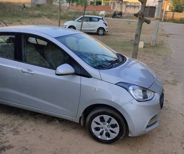 https://images10.gaadi.com/usedgaadi-sellcar/UsedCar/68eb8b51-2a2a-42d0-bd81-0b46af637df1/5c82f78b-da7a-486e-899b-ecfe31b60a92.jpg?imwidth=6401