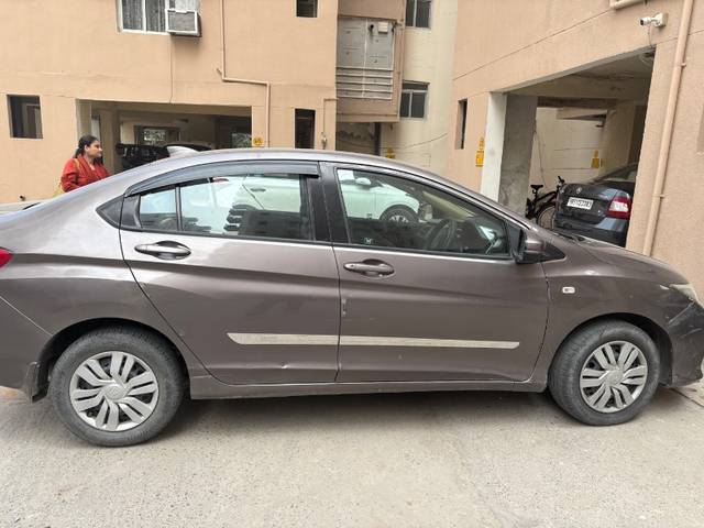 https://images10.gaadi.com/usedgaadi-sellcar/UsedCar/68fafed8-6752-4953-9cfe-d68a14c40b79/3e8c1bb3-ba3b-430a-885d-d2ef35264ba9.jpeg?imwidth=6401