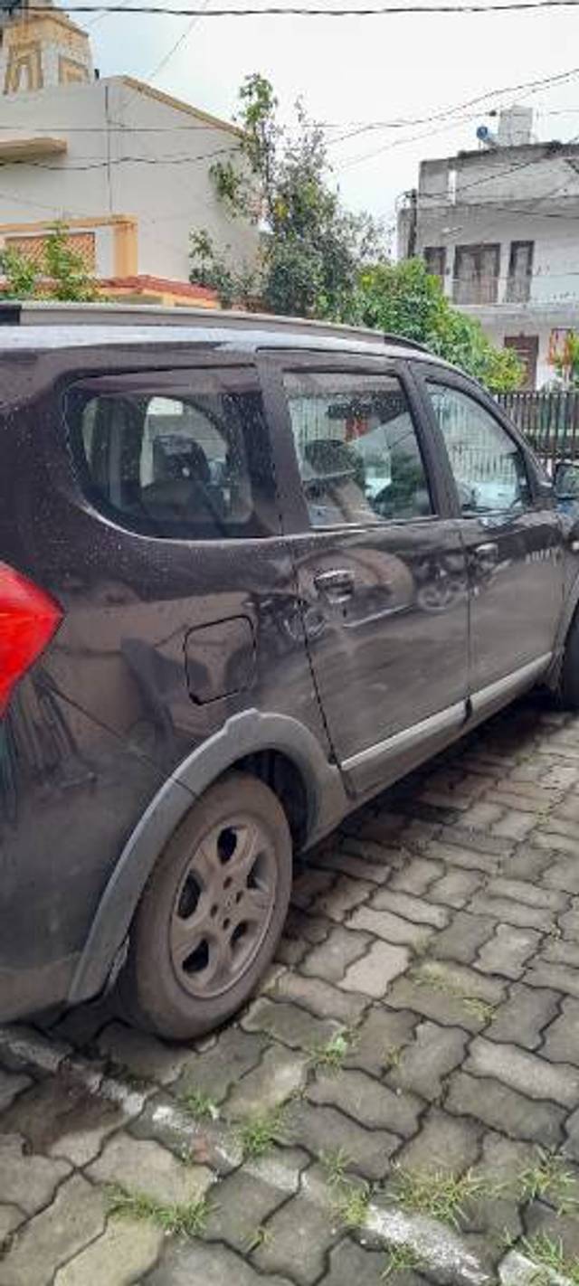https://images10.gaadi.com/usedgaadi-sellcar/UsedCar/69167351-77a3-4709-98b4-fb6076d5db90/525a4d32-17af-414b-9af0-fb8a679f363d.jpg?imwidth=6401