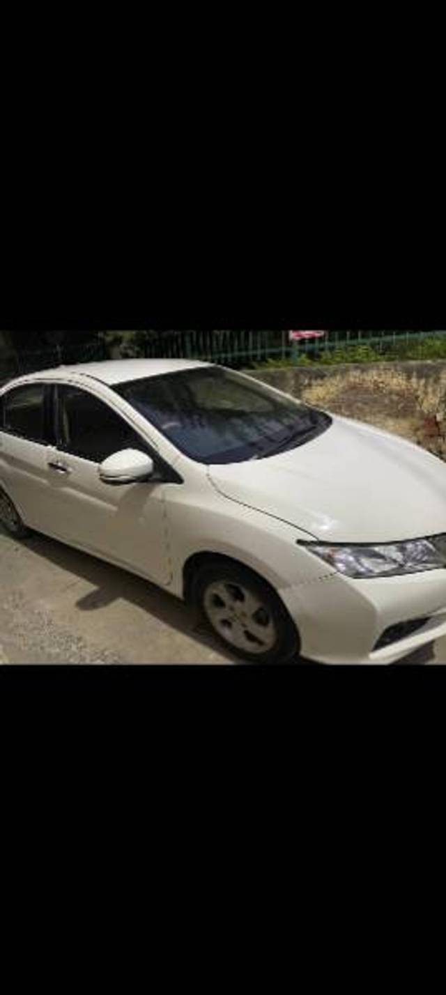 https://images10.gaadi.com/usedgaadi-sellcar/UsedCar/69b3f387-321c-4457-9b83-9c2a0241f159/d52c08bd-18a9-4ecb-b940-421e92d3fc78.jpg?imwidth=6401