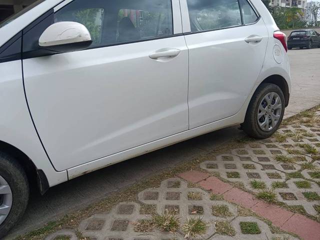 https://images10.gaadi.com/usedgaadi-sellcar/UsedCar/69e551ec-1959-4e49-9f0f-31d850947783/1d12e0bb-9a30-4fac-aba3-4a664ca5513a.jpg?imwidth=6402