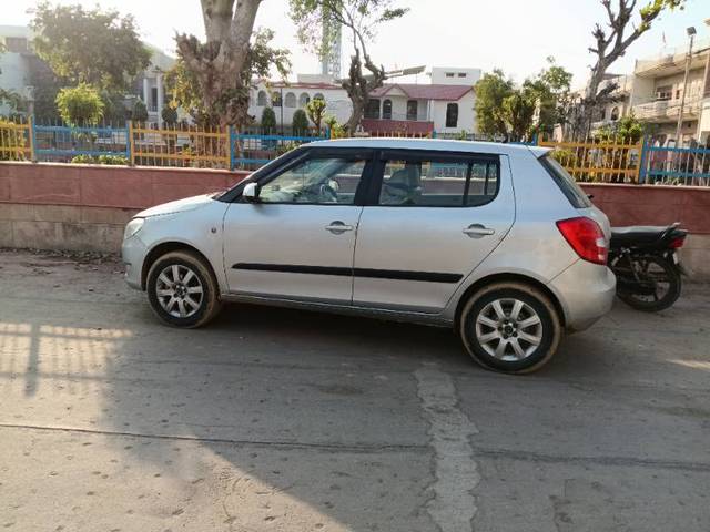 https://images10.gaadi.com/usedgaadi-sellcar/UsedCar/6a21b547-bb44-492c-b0cd-29dc8c28f55d/fc214712-9d9c-4296-b94c-3d569d13c7b5.jpg?imwidth=6401