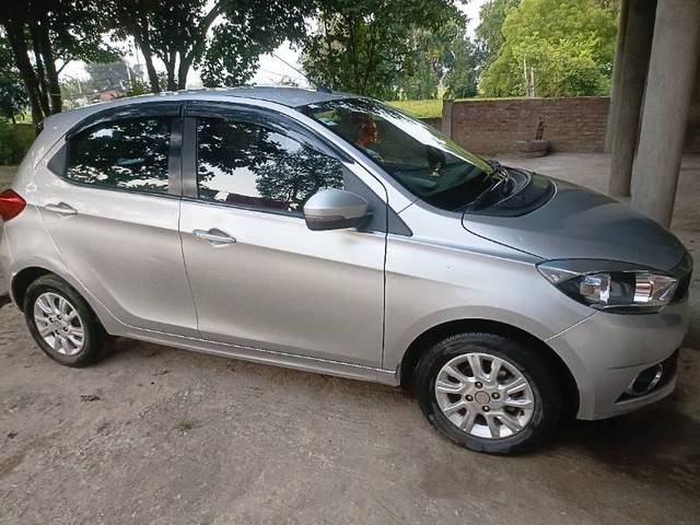 https://images10.gaadi.com/usedgaadi-sellcar/UsedCar/6a2d1991-8b6c-453e-9500-5ad9729d51e8/7cb5952e-b6c4-4d07-a894-c5a0b731eb37.jpg?imwidth=6401
