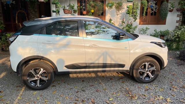 https://images10.gaadi.com/usedgaadi-sellcar/UsedCar/6a2df6a2-e35b-429b-ba16-8e9eebb1e3a1/60dca243-e015-4dd5-9705-acbdd66f9580.jpeg?imwidth=6401