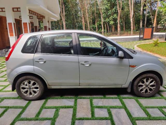 https://images10.gaadi.com/usedgaadi-sellcar/UsedCar/6a3facde-10cd-4ad9-ba64-07cb50dbc94e/07594850-e328-463e-b7e8-cff8ecea09f9.jpeg?imwidth=6401