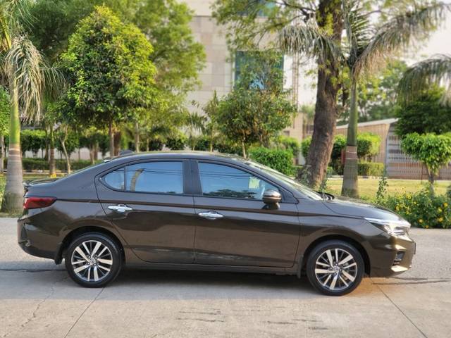 https://images10.gaadi.com/usedgaadi-sellcar/UsedCar/6a41eee2-740c-43ac-9ea4-4cbfc1c3beb7/162c6030-f8f7-4bcb-9d14-0c86b6c18775.jpeg?imwidth=6400