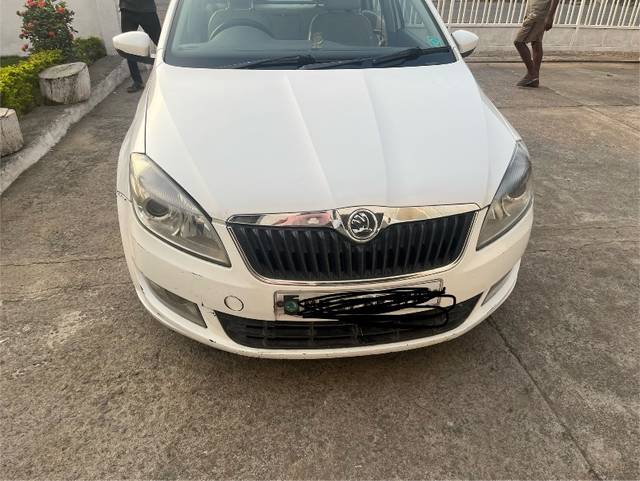 https://images10.gaadi.com/usedgaadi-sellcar/UsedCar/6a44a418-aa00-4876-abff-4c46d65fb5eb/e767dd58-6bf1-4ebd-8b88-0edbef184f65.jpeg?imwidth=6400