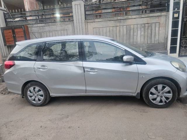 https://images10.gaadi.com/usedgaadi-sellcar/UsedCar/6af98ca8-6339-4a3f-8cee-693fc4ffdca1/40aba684-ef91-473a-b266-0ab0007746a4.jpg?imwidth=6401