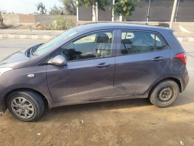 https://images10.gaadi.com/usedgaadi-sellcar/UsedCar/6b182664-0073-432e-a847-461c061d528f/76c954af-6cb1-4177-aa44-24f2a3dd8c66.jpg?imwidth=6402