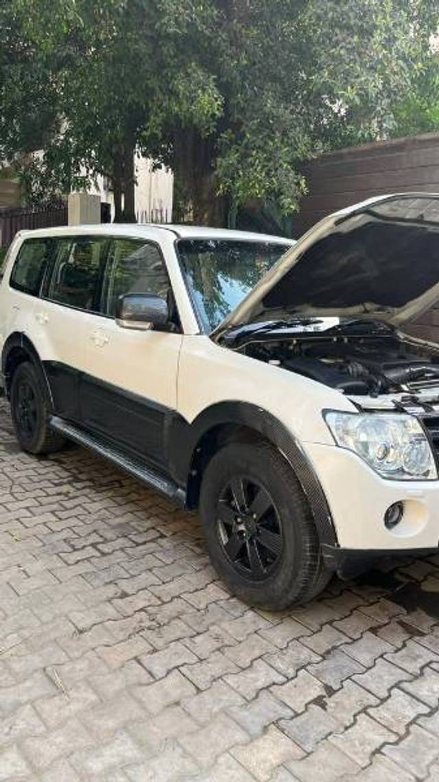 https://images10.gaadi.com/usedgaadi-sellcar/UsedCar/6b2ed3b2-0497-4e58-978c-672d969710a7/b2f27f92-721b-4e80-a1e7-9fb8b29c57e7.jpg?imwidth=6401