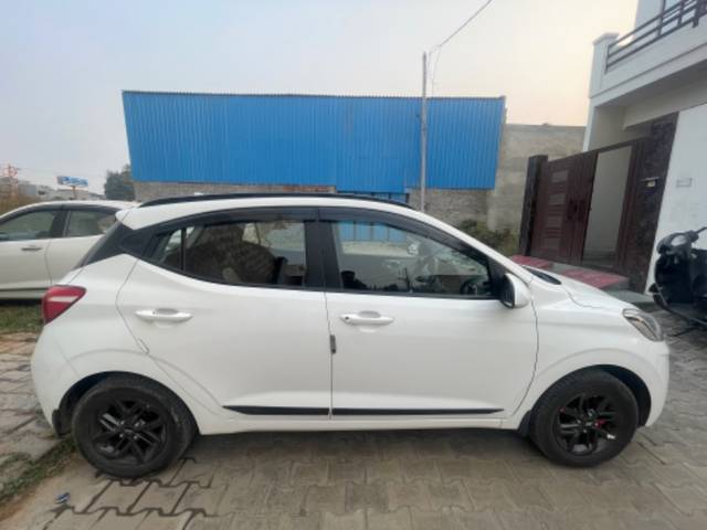 https://images10.gaadi.com/usedgaadi-sellcar/UsedCar/6b329468-68b6-4430-bc7b-a5aabab35f34/cfddf798-4759-46a1-b368-540a0606a6ba.jpeg?imwidth=6401