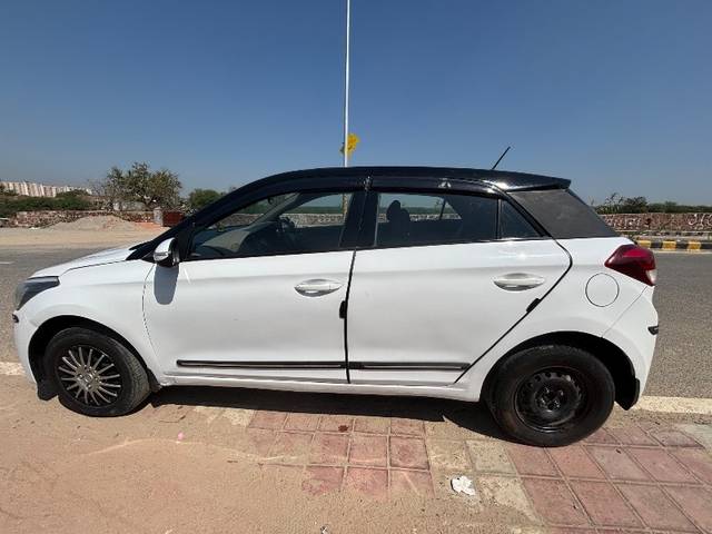 https://images10.gaadi.com/usedgaadi-sellcar/UsedCar/6b448780-5866-431c-b7c5-5e9b18bd762b/d69906ee-7b31-4cbb-8ca7-c102aa73ed0a.jpeg?imwidth=6402