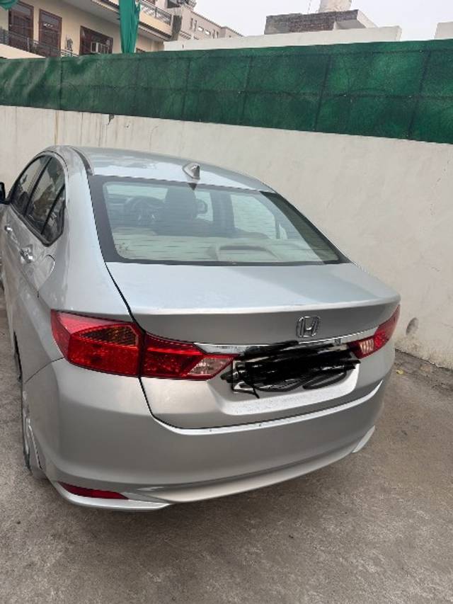 https://images10.gaadi.com/usedgaadi-sellcar/UsedCar/6b77d797-af24-43fa-91b7-2a0ca7d68f65/e3c4da48-7371-4e11-8d3d-f4bca131eac1.jpeg?imwidth=6401