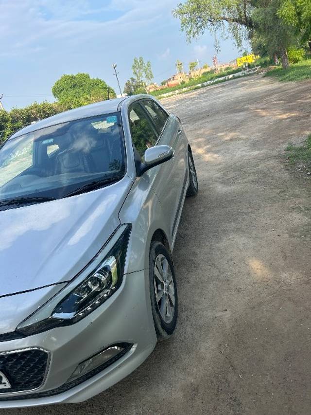 https://images10.gaadi.com/usedgaadi-sellcar/UsedCar/6b86ab9f-89f1-41cd-870d-7fb383157151/e82066cc-6b20-4def-a7b5-23640d2b18a8.jpeg?imwidth=6400