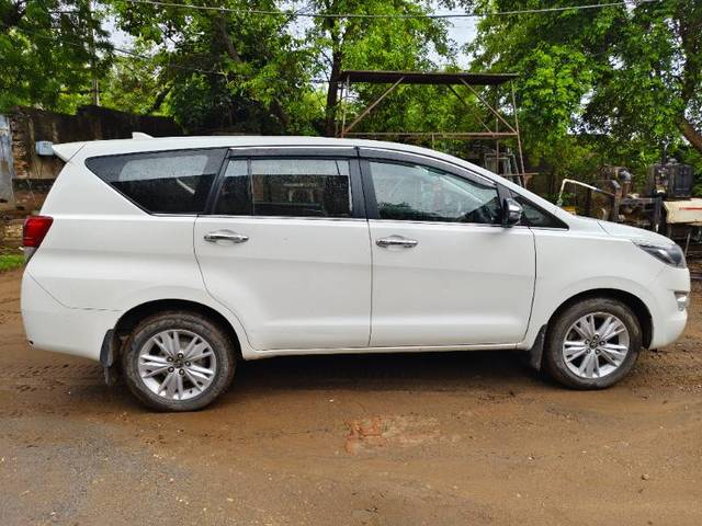 https://images10.gaadi.com/usedgaadi-sellcar/UsedCar/6b9a17f1-17f2-4fa0-858c-f02337f7ed2e/ec14c07b-7dc1-4105-be59-db541e9ca904.jpg?imwidth=6401