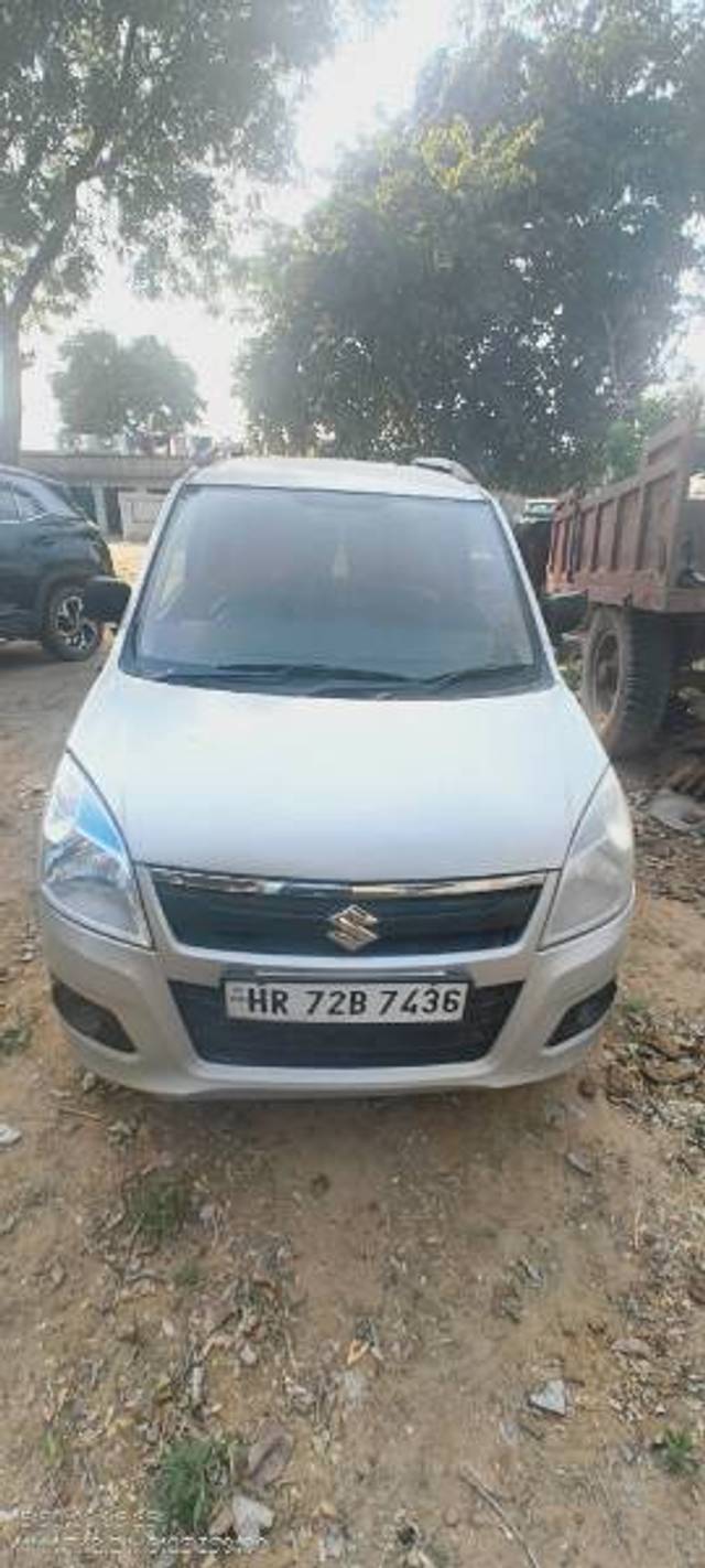 https://images10.gaadi.com/usedgaadi-sellcar/UsedCar/6bce8e6d-af1e-4a86-af1b-7bd82c3633f8/4916bffc-6353-4b61-912c-901530bfa6d3.jpg?imwidth=6400