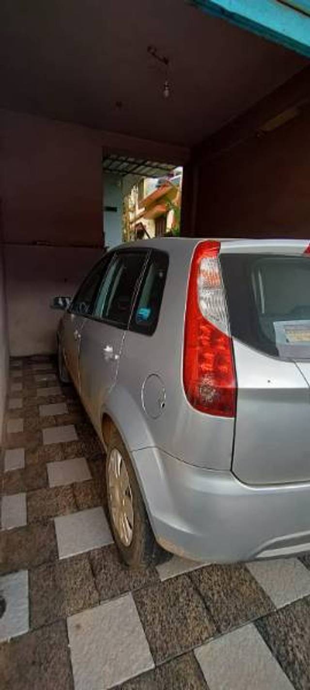 https://images10.gaadi.com/usedgaadi-sellcar/UsedCar/6bd050d3-0b82-4379-aad1-96b98d0cbb22/b4759890-c037-4a97-bd85-5ab1e4d84982.jpeg?imwidth=6400